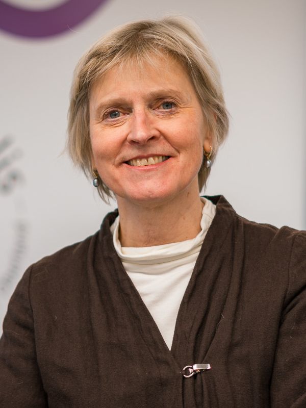Porträt von Sara Großbruchhaus, wissenschaftliche Koordination von MINTopolis Das Jugendforschungszentrum im Oberland