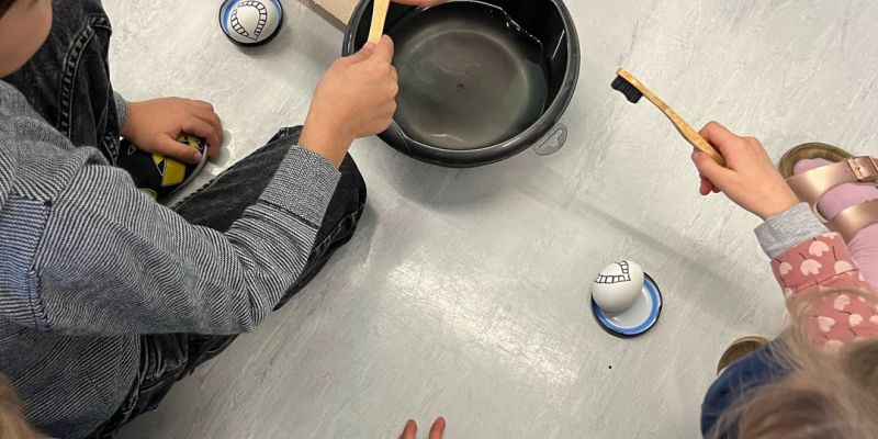 Kinder forschen zum Thema Händewaschen, Zähneputzen und Sonnencreme verwenden