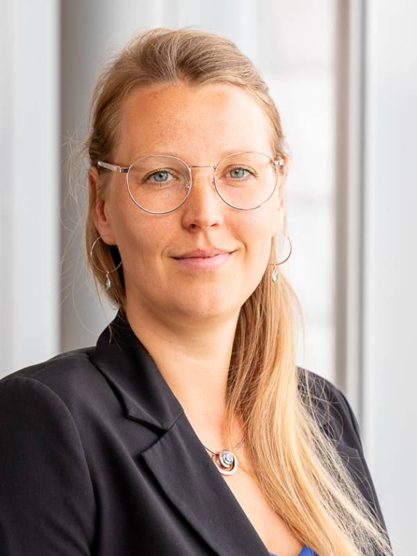 Porträt von Sara Großbruchhaus, wissenschaftliche Koordination von MINTopolis Das Jugendforschungszentrum im Oberland